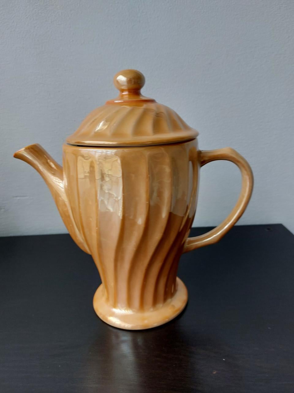 Koffiepot + kopjes +suikerpot.