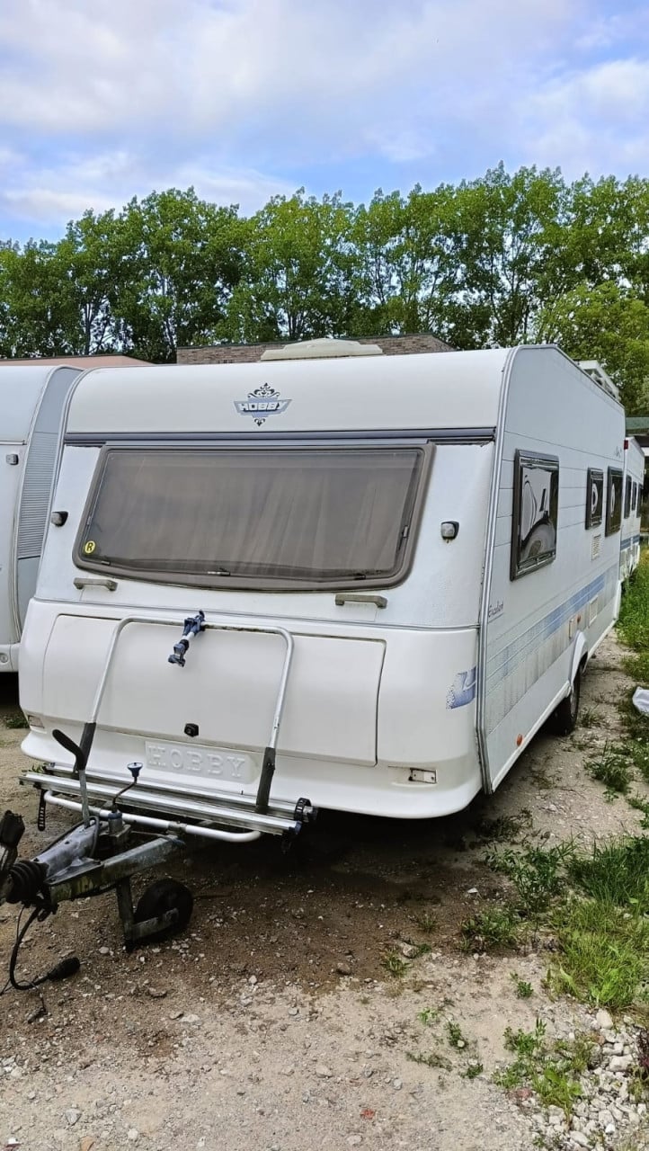 Hobby 540 (2000) met voortent en luifel