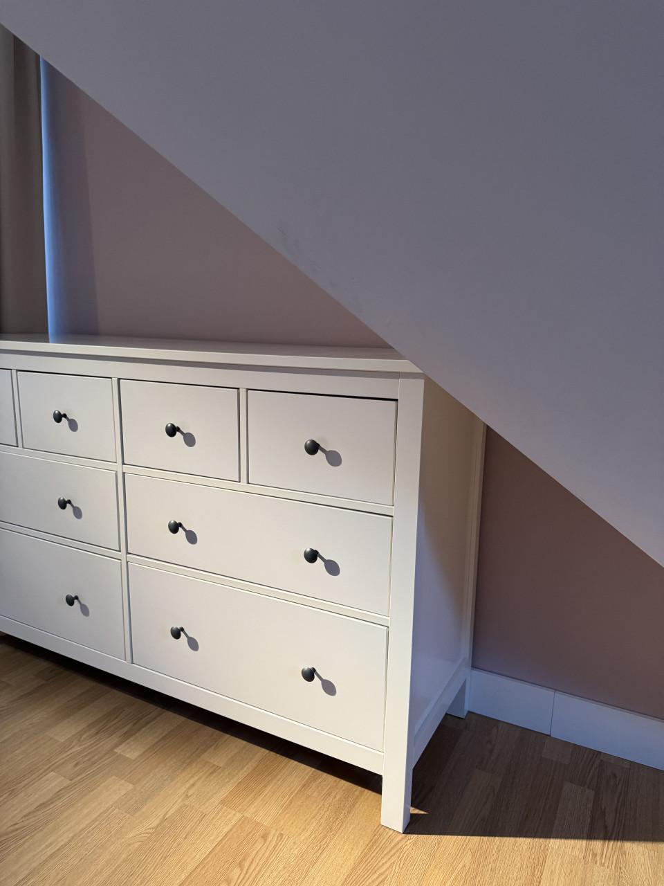 Ikea meubelen Hemnes serie: kledingkast, nachtkastje, bureau, ladekast
