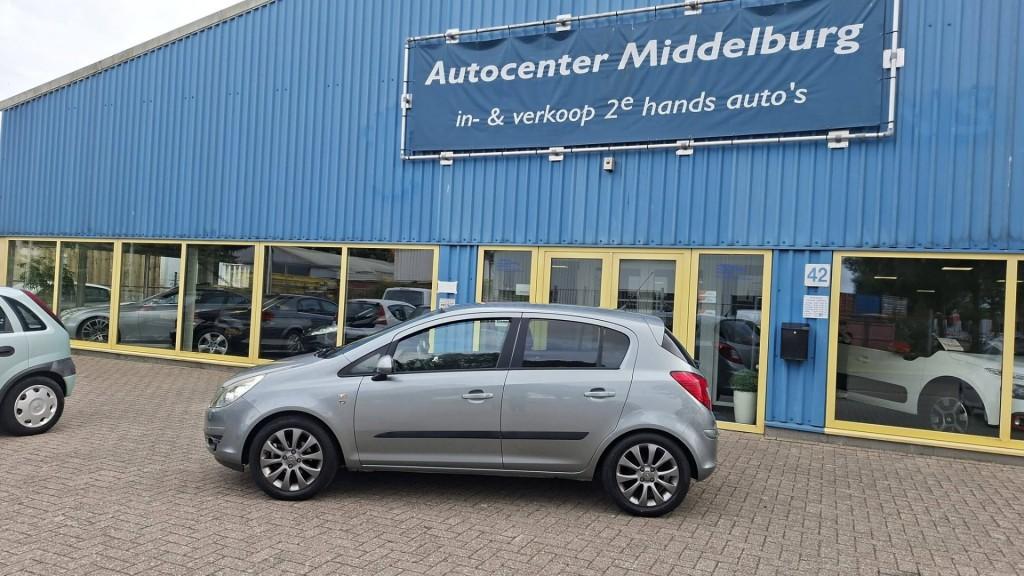 Opel Corsa 1.4 16v 111 edition