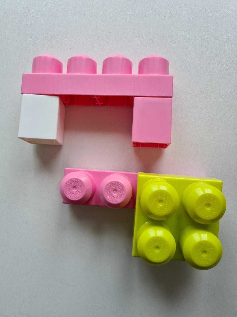 Fisher-Price Mega Bloks First Builders bouwset in een roze tas