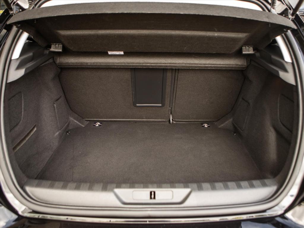 Peugeot 308 1.2 puretech 110pk blue lease premium | panoramadak | camera | 