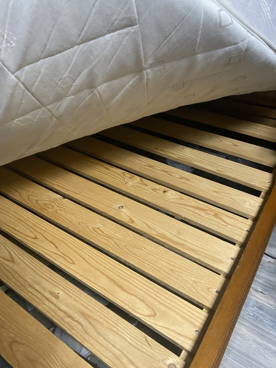 Antieke bed met goede matras