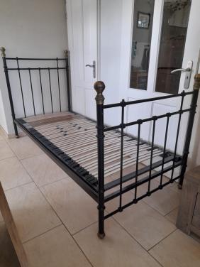 1 Persoons bed 90 x 220 (in goede staat )