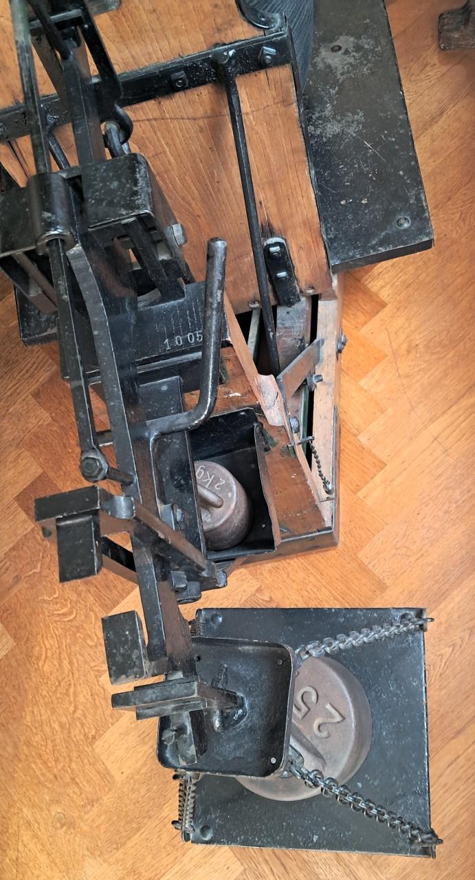 Unieke Industriële Bascule Weegschaal – D. van Halk & Zoon (500 kg) 1945
