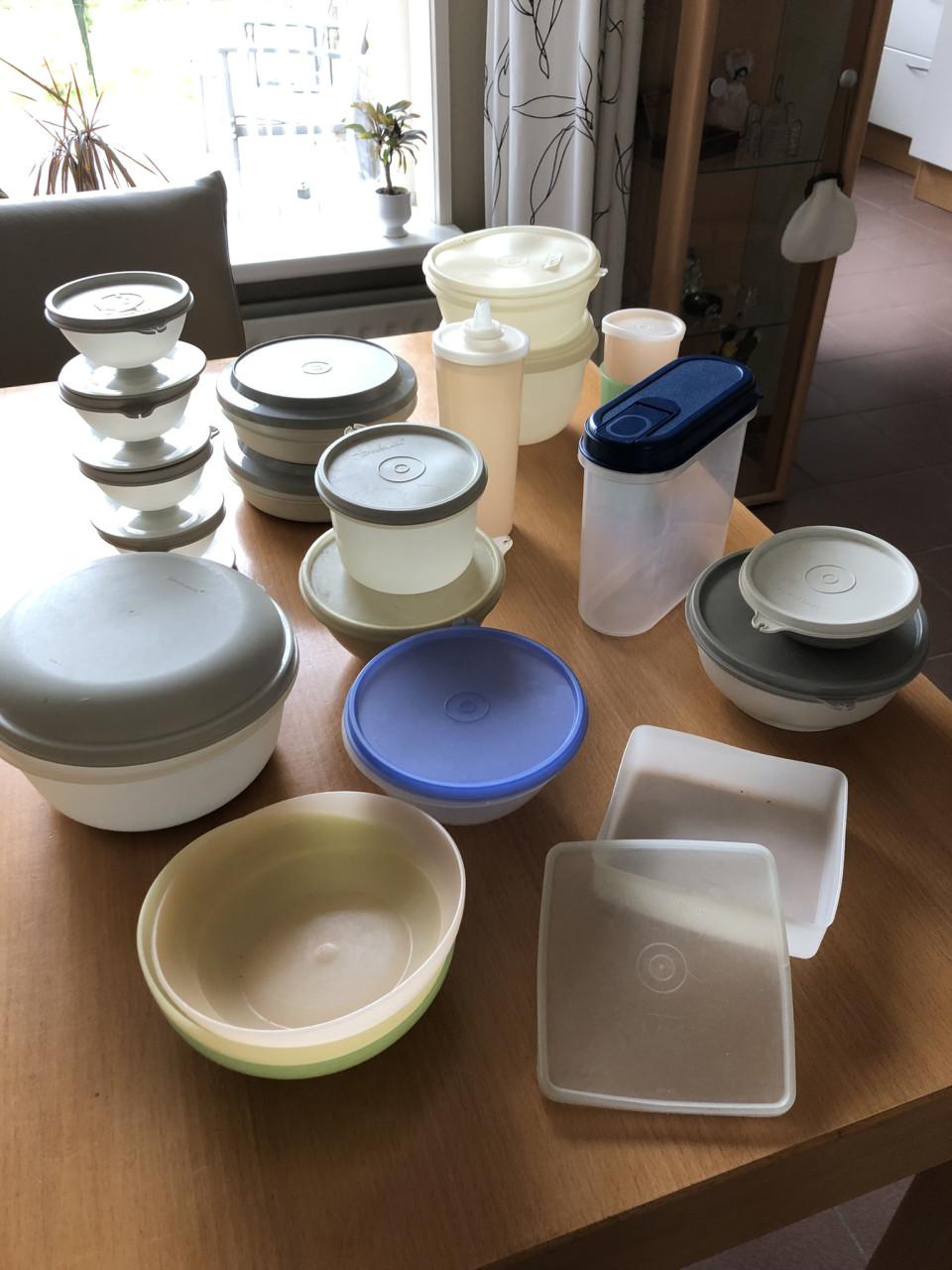 Te koop Tupperware.