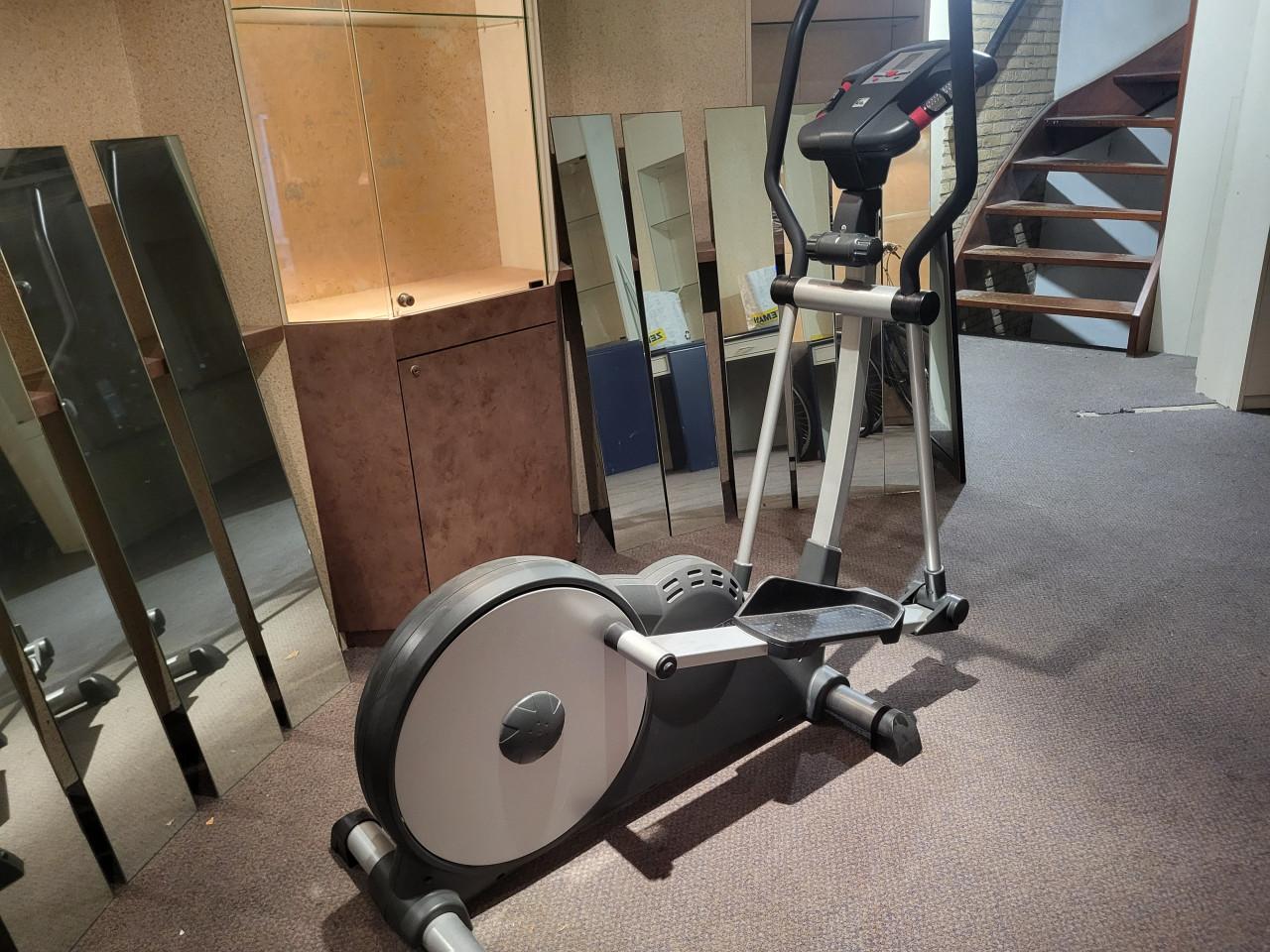Eettafel als nieuw! En hometrainer