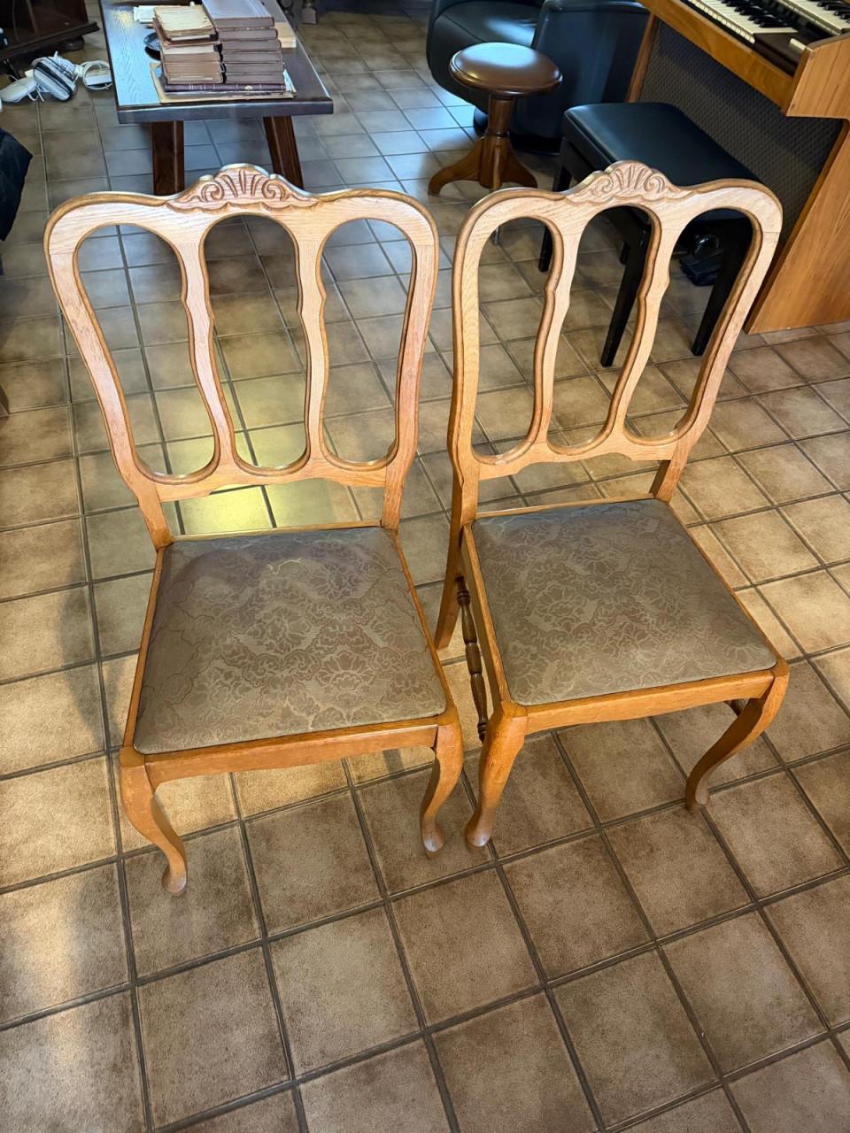 Klassieke massief eiken eettafel met 6 stoelen