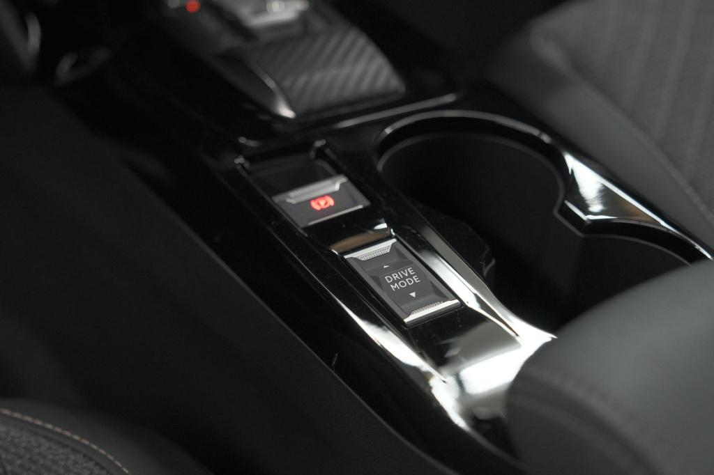 Peugeot 2008 puretech 130 eat8 allure | 360 camera | adaptieve cruise contr