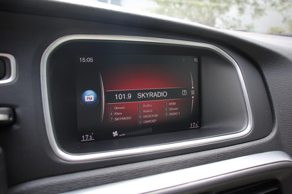 Volvo V40 2.0 t2 inscription - 122pk - leder - 17inch - navi - full led - c