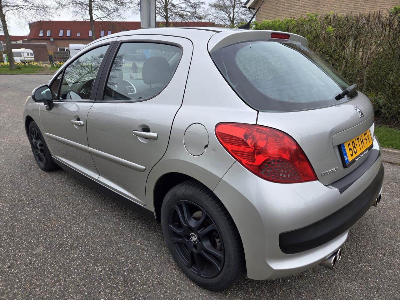 Peugeot 207 1.6 16v benzine