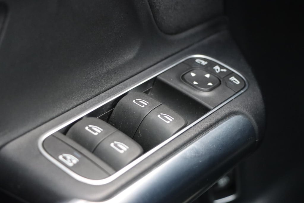 Mercedes-Benz B-Klasse 180 business solution amg