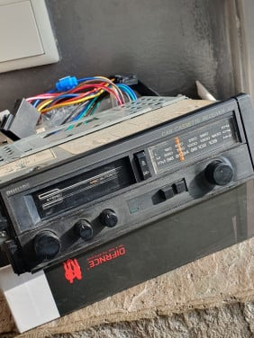 Originele Jaren 70 philips car cassette receiver 451, werkende staat..