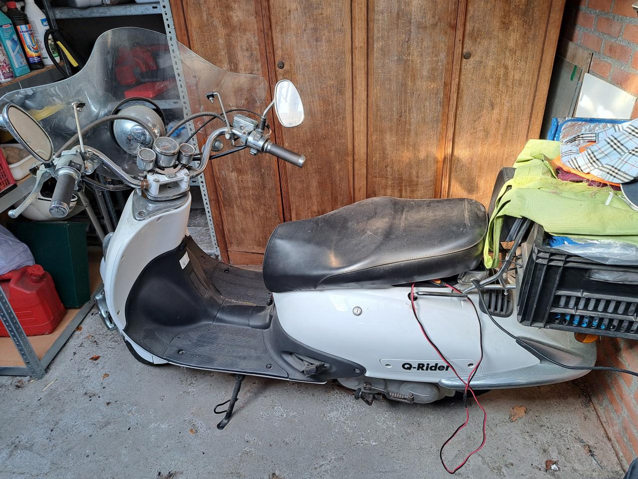 AGM scooter