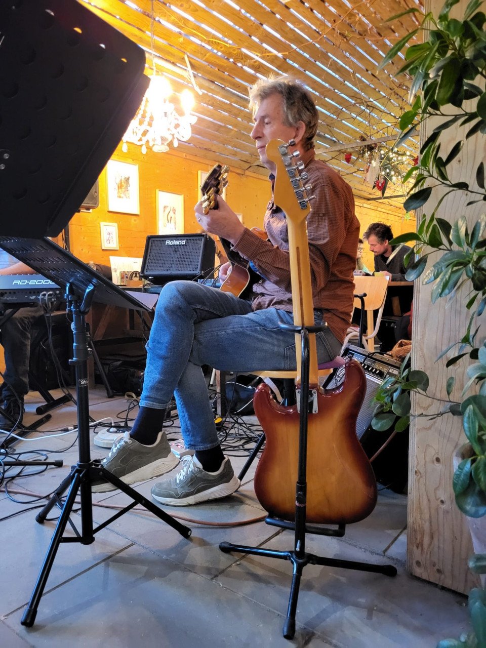 Welke bassist maakt van ons duo een trio?