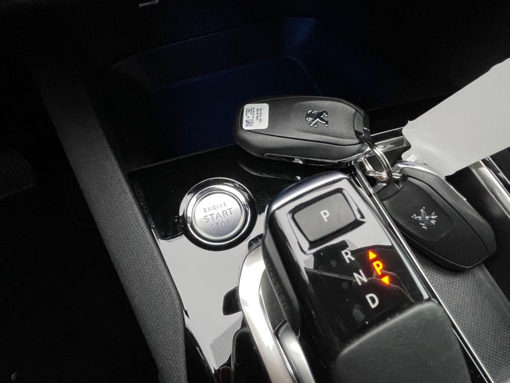 Peugeot 3008 allure 1.2-130pk automaat (eat8) apple carplay & android auto 