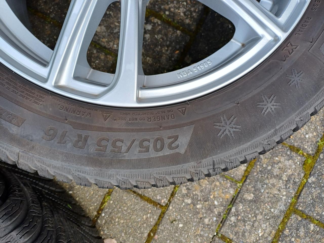 Winterbanden met velgen (16" )