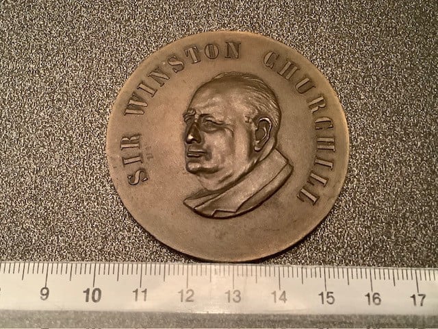 Bronzen penning Sir Winston Churchill.