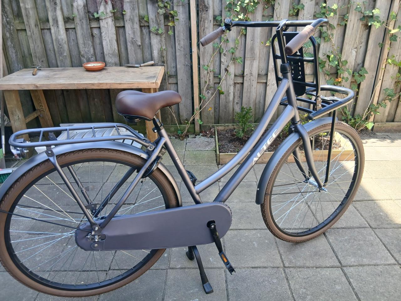 Te koop splinternieuwe dames transportfiets 28 inch