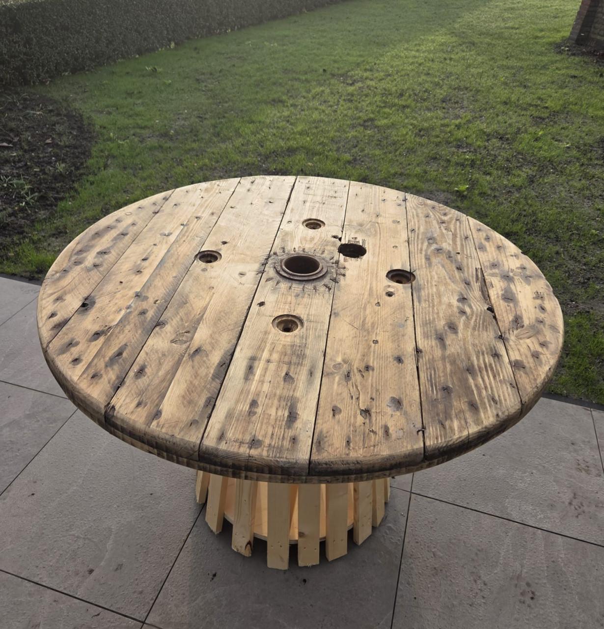 Houten tafels te huur