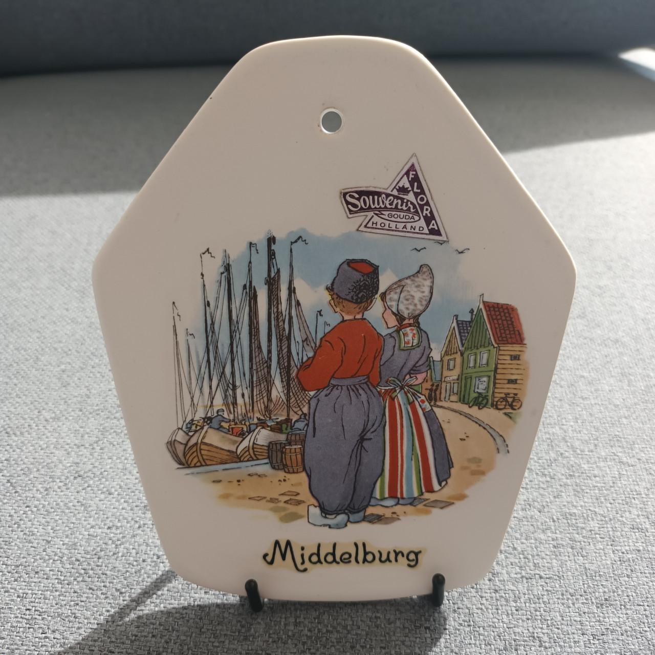 Keramieken tegeltje van Flora uit de jaren 1950/1960