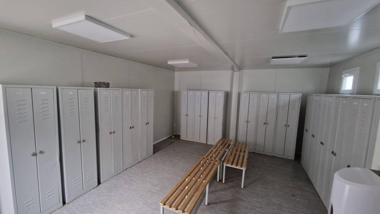 Verkleedruimte / sanitairunit / toiletunit / kantoorunit