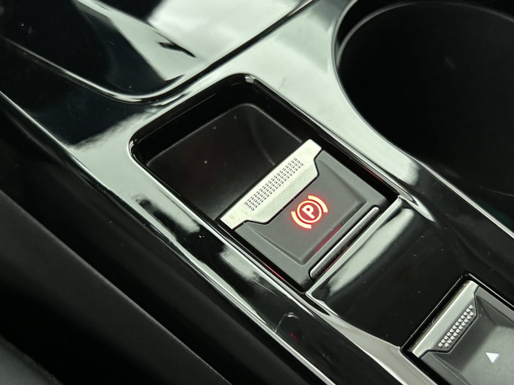 Peugeot E-2008 ev blue lease allure 50 kwh | rijklaar |