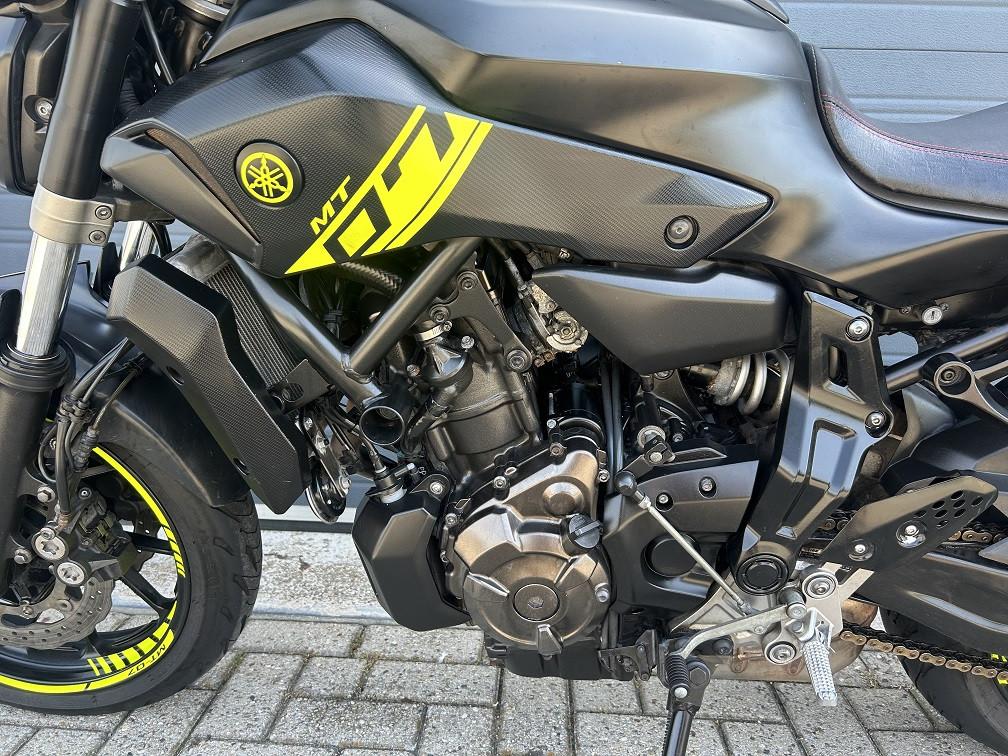Yamaha MT07 uit nov 2015 met 43 dkm, comfortzadels, handkappen etc €4950,-