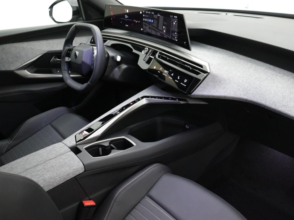 Peugeot 5008 hybrid 136pk automaat allure voorraad voordeel