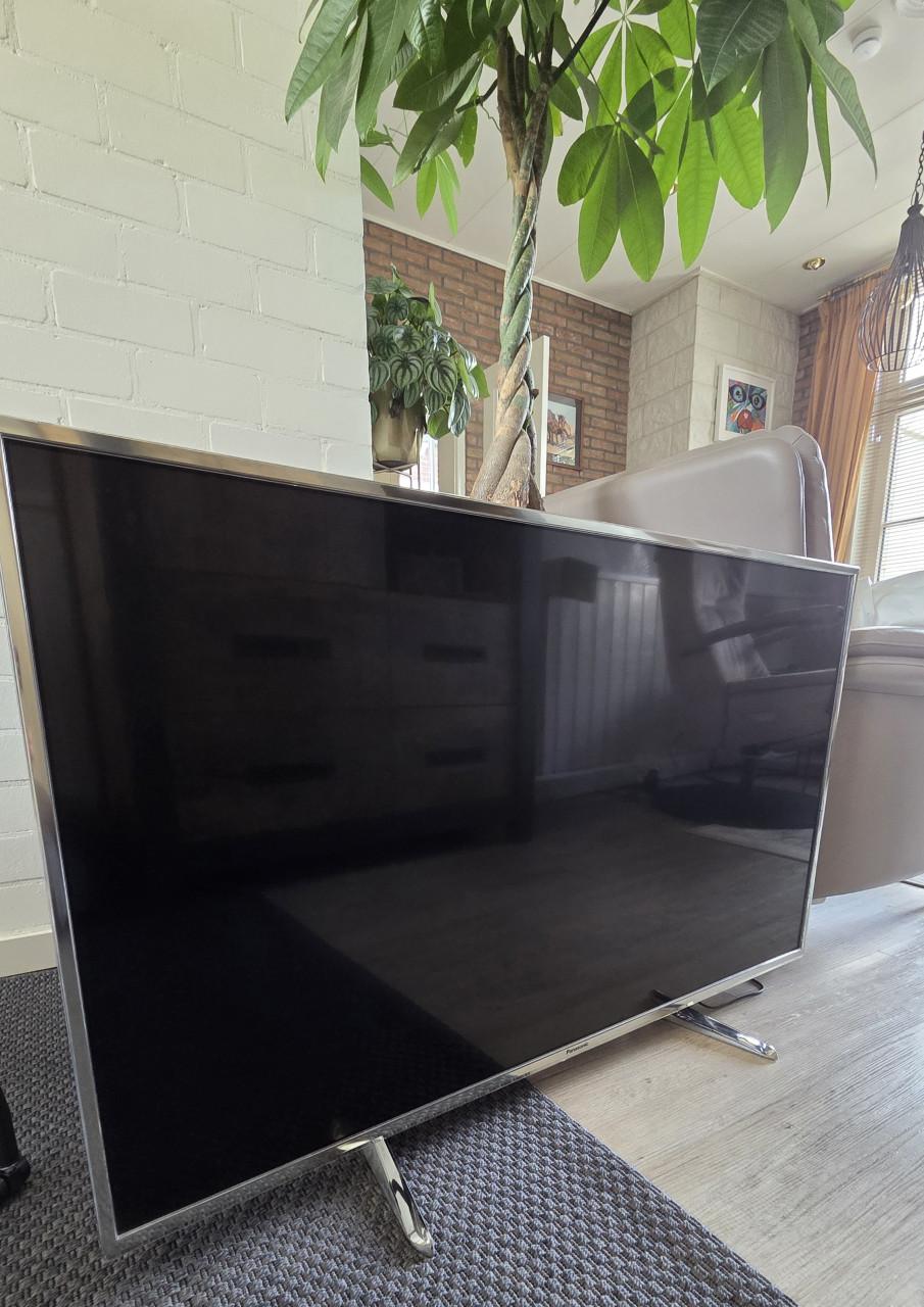 Panasonic 49 inch led tv
