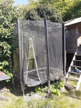 Grote trampoline zwart (153 x 214) met nieuw veiligheidsnet