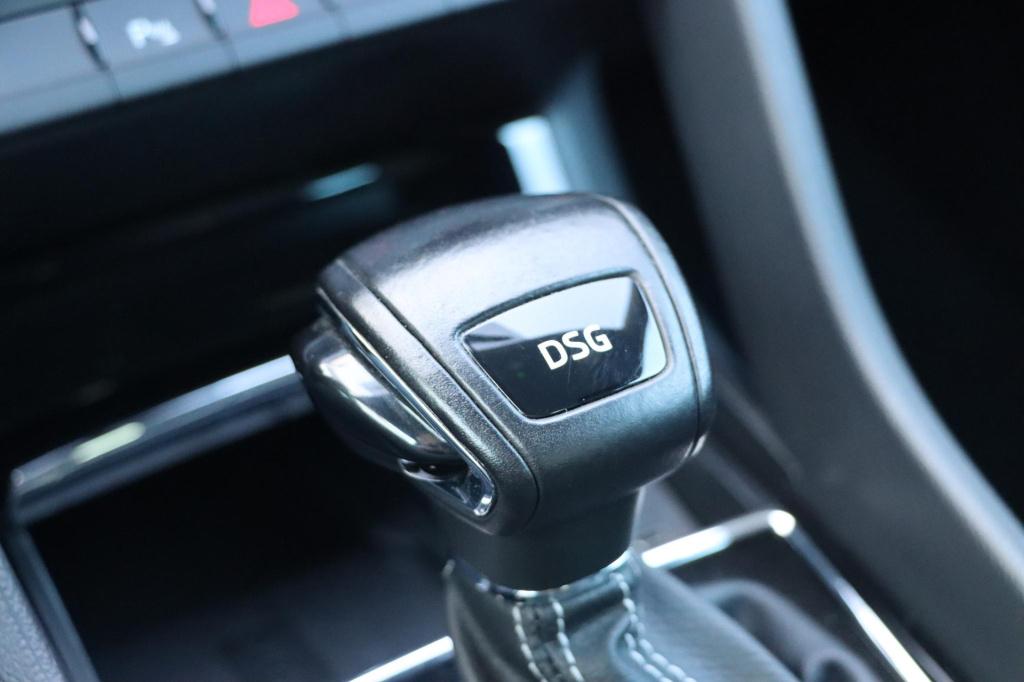 Skoda Karoq 1.5 tsi 150pk dsg7 sportline business | trekhaak | camera | car