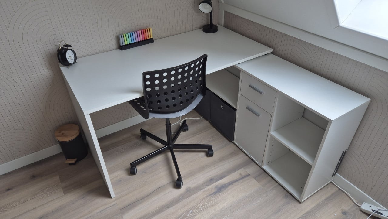 Bureau wit met onderkast incl. bureaustoel