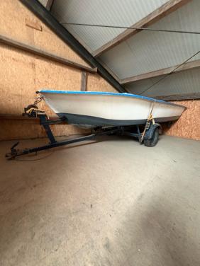 Trailer met polyester boot