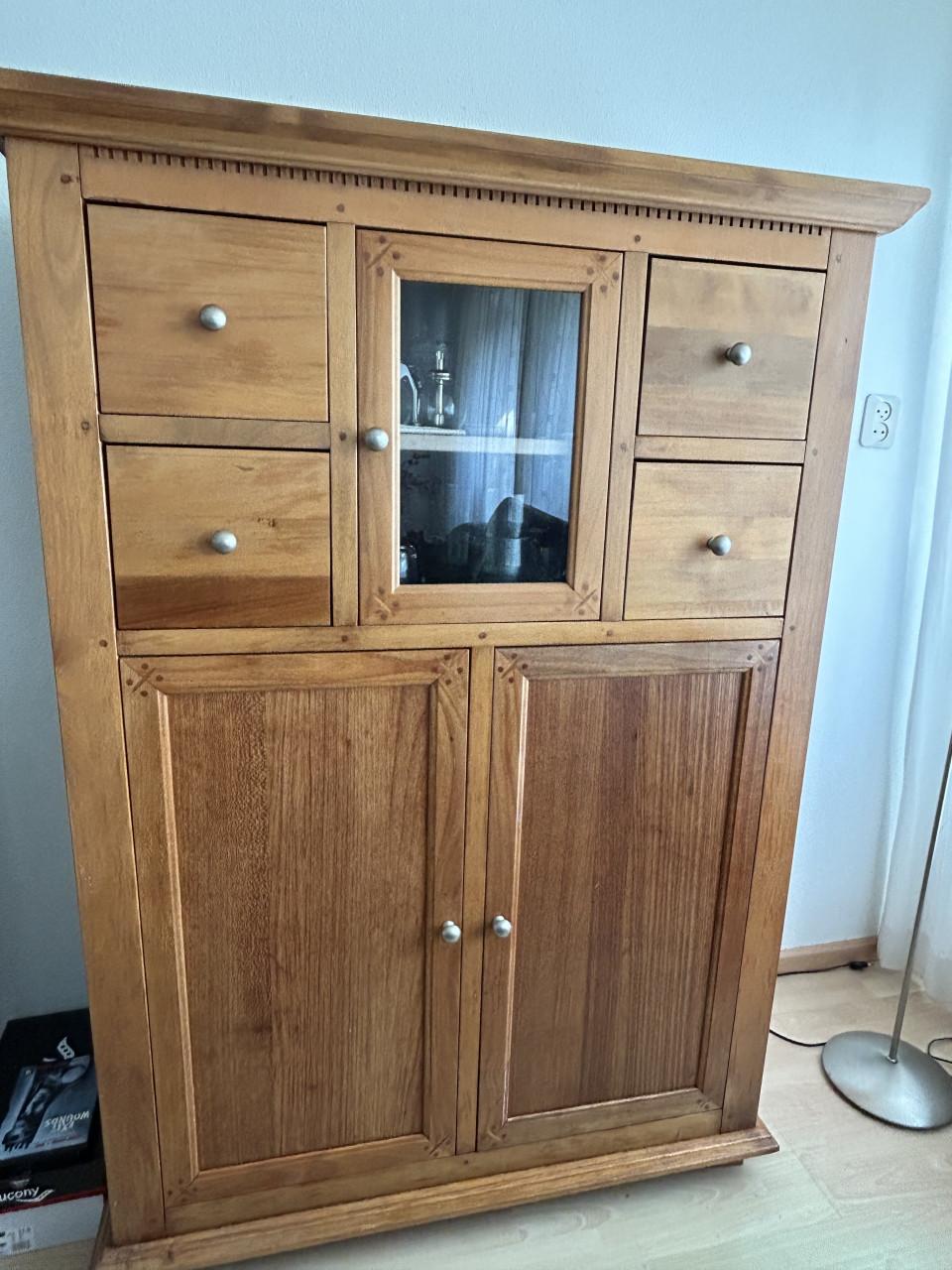 Notenhouten kast