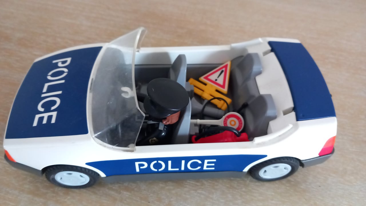 Playmobil politieauto met agent en politiespullen set 3904