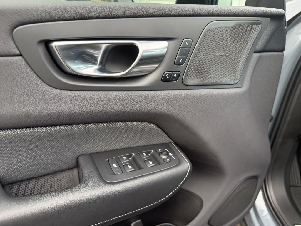 Volvo XC60 t6 340pk recharge r-design| adap.cruise| panodak| 22''lm| camera