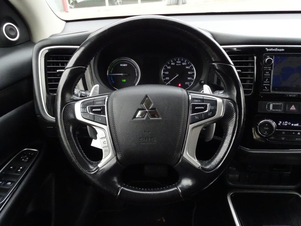 Mitsubishi Outlander 2.0 phev executive edition | trekhaak | navi | camera