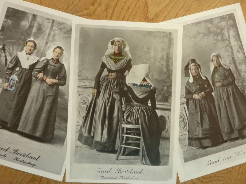 Mapje met 18 kleurprenten (16x23cm) van oude Zeeuwse klederdrachten