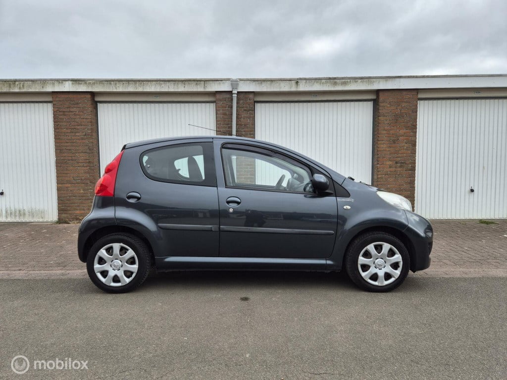 Peugeot 107 1.0 xs automaat / 5- deurs / airco / bluetooth