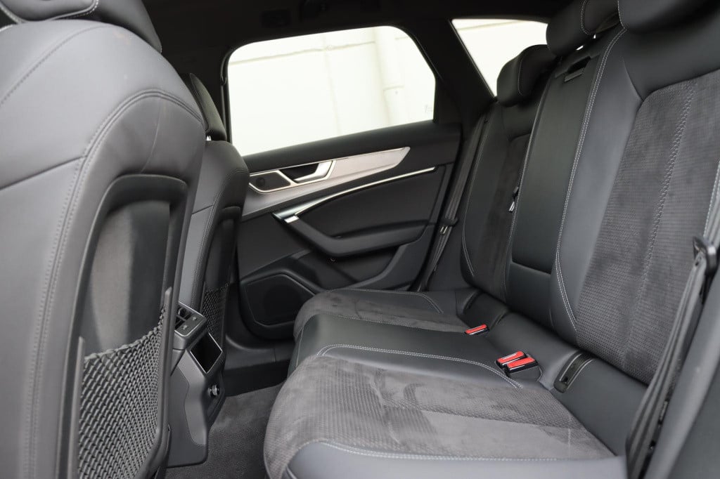 Audi A6 avant 55 tfsi e quattro s edition competition 367pk s-tr 367pk s-tr
