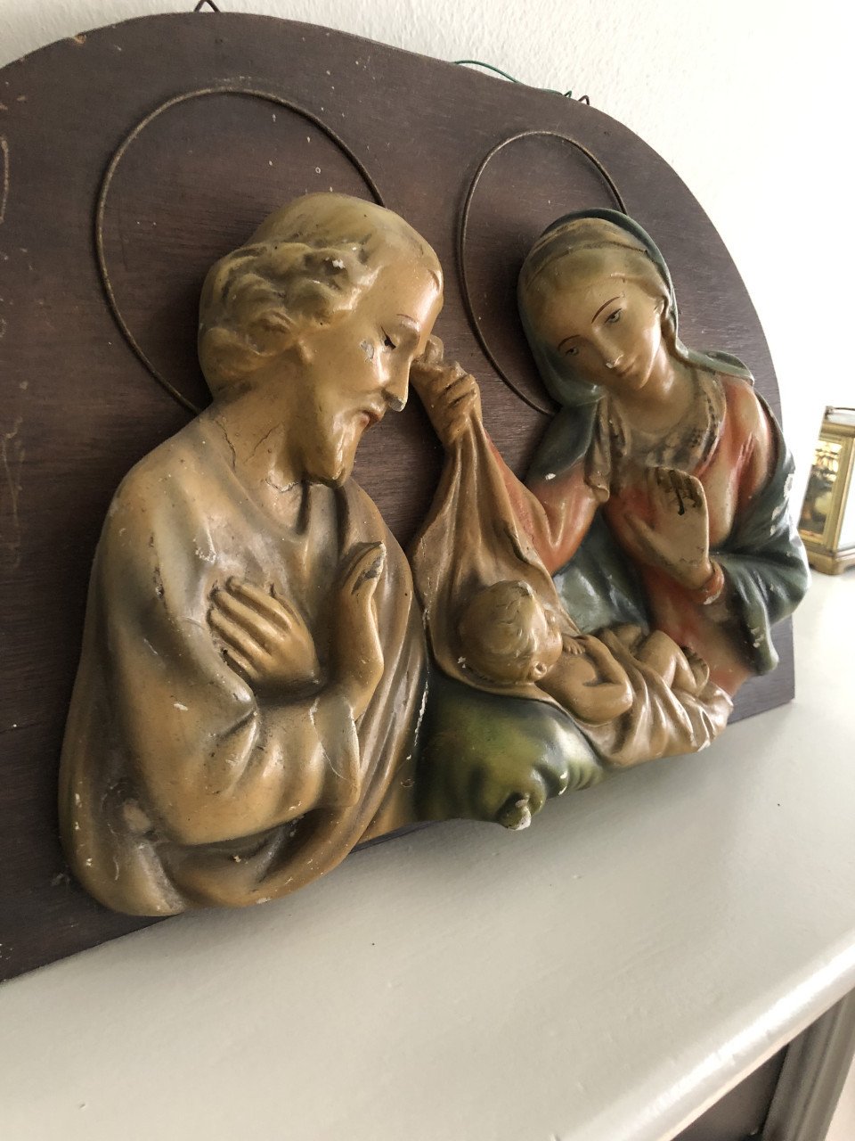 Zeer mooi oud brocante heilig familie wandbeeld van gips