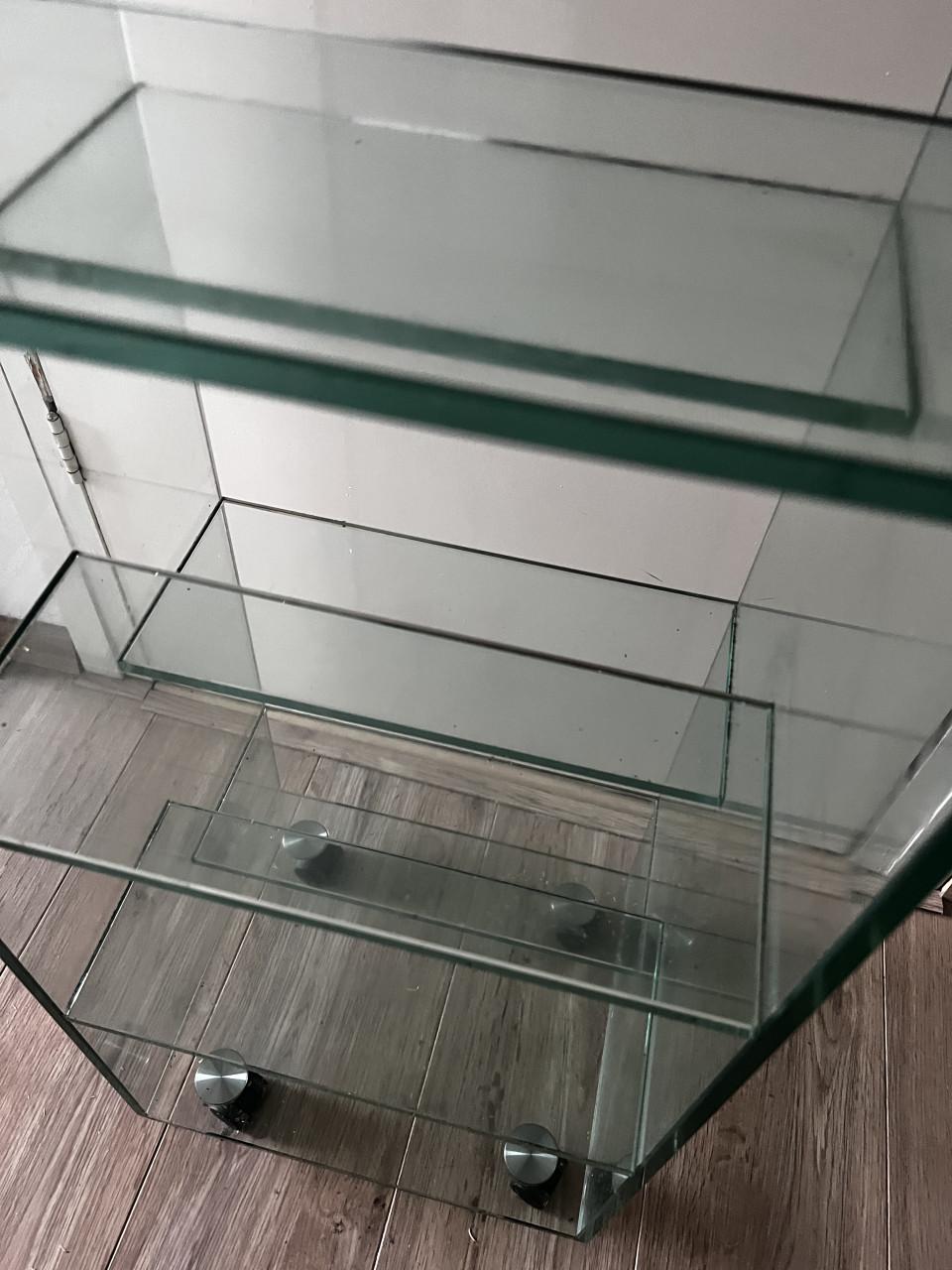 DVD/CD rek /kast , glas op wieltjes