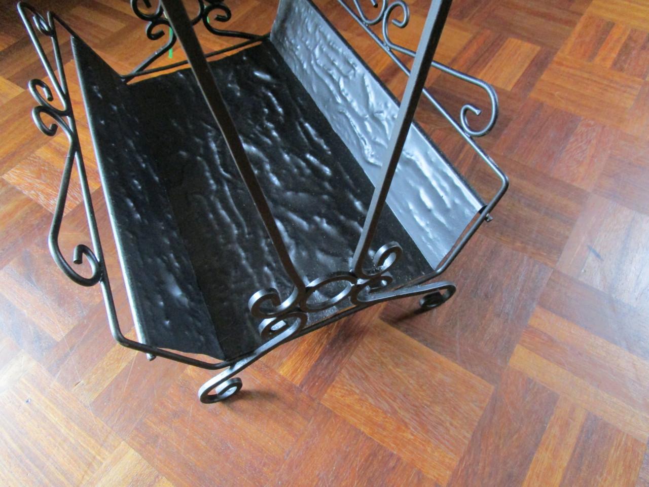 BIJZETTAFEL/KRANTENBAK