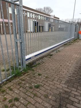 Heras hekwerk met schuifpoort