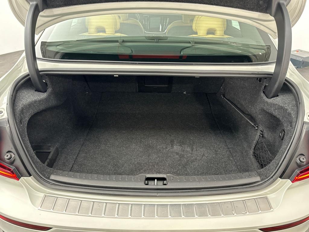 Volvo S60 t6 340pk recharge inscription| full options ! trekhaak