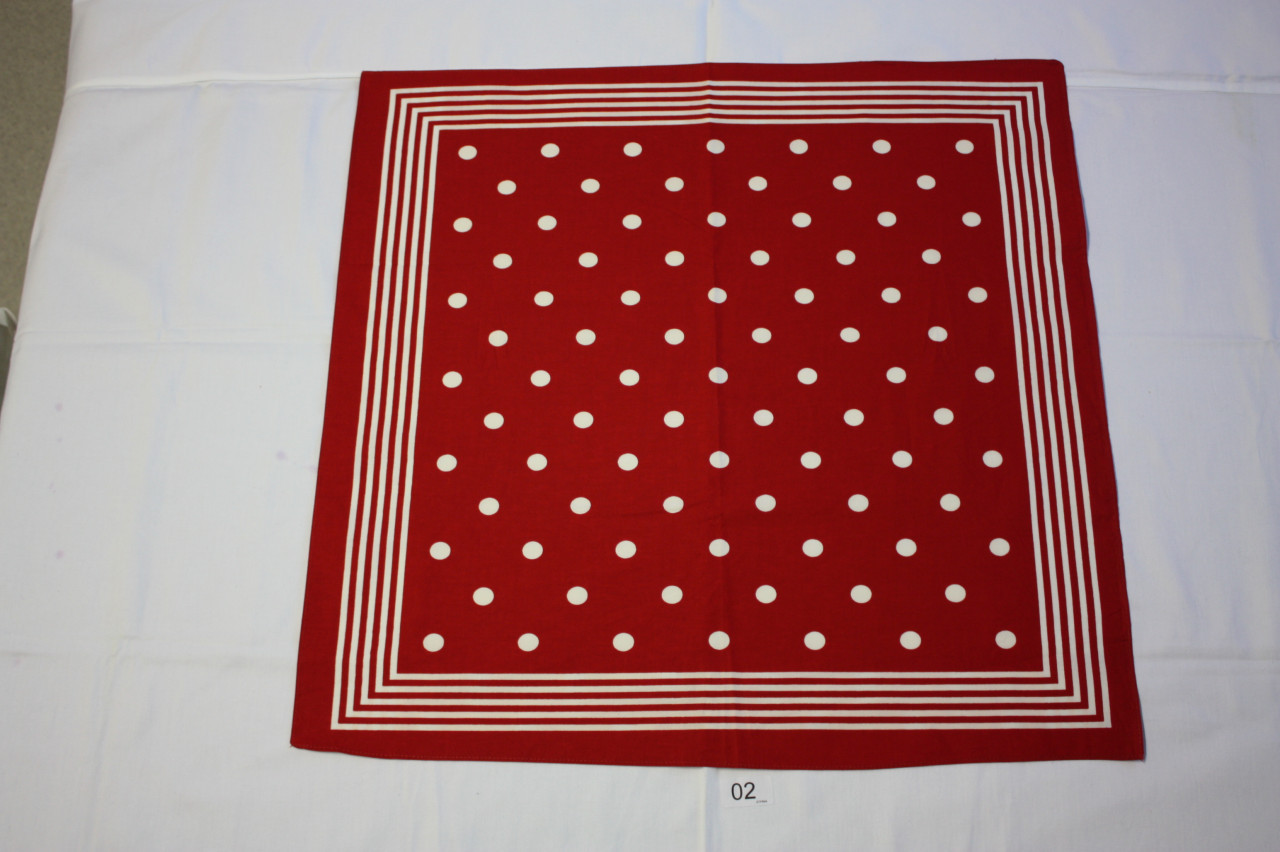 Zakdoek, bandana, mouchoir, foulard €.5,00 p.st. Nr.01 met bloemmotief,