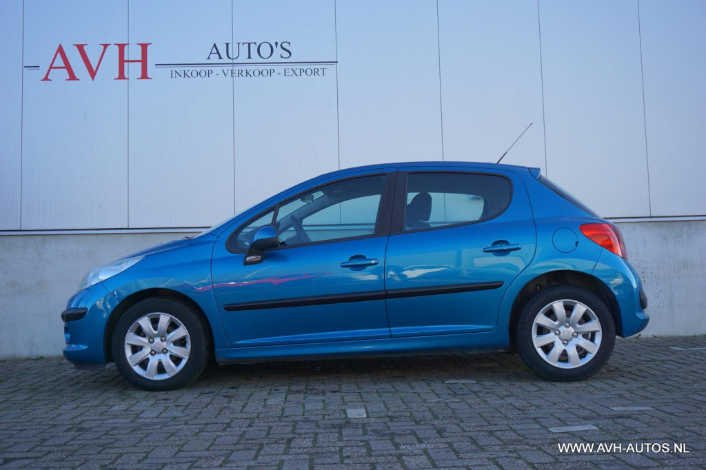 Peugeot 207 1.4-16v color-line
