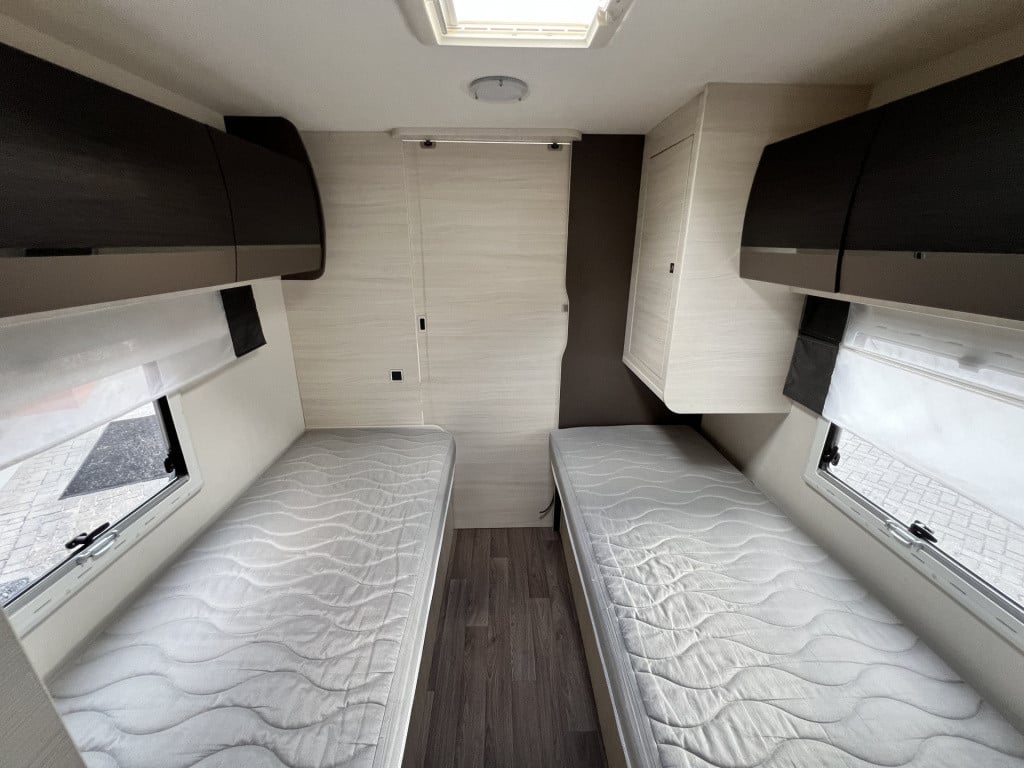 Chausson Onbekend 757 welcome | 2 enkele bedden + 1 groot bed | camera | tv