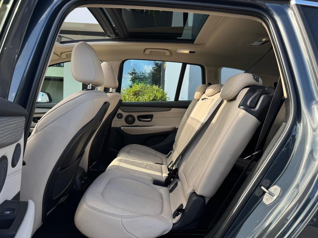 BMW 2-serie gran tourer 220i luxury 7p. * trekhaak * leer * panoramadak * n